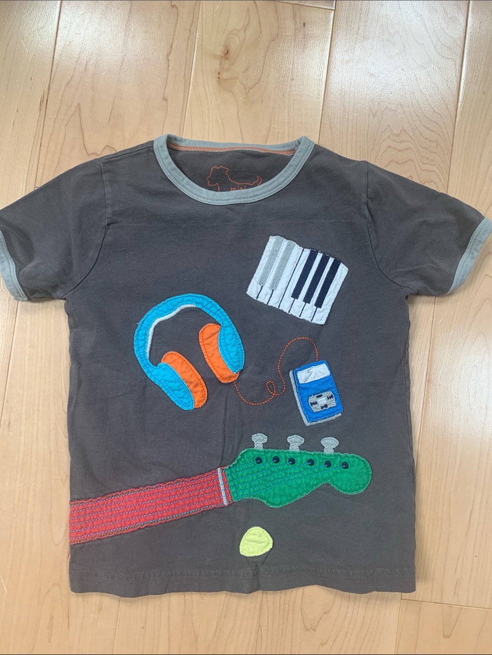 Mini Boden Kids Short Sleeve Tee with Colorful Music Appliqués sz 4y-5y